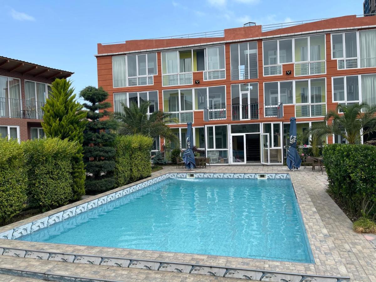 Hotel Buta Batumi Kültér fotó
