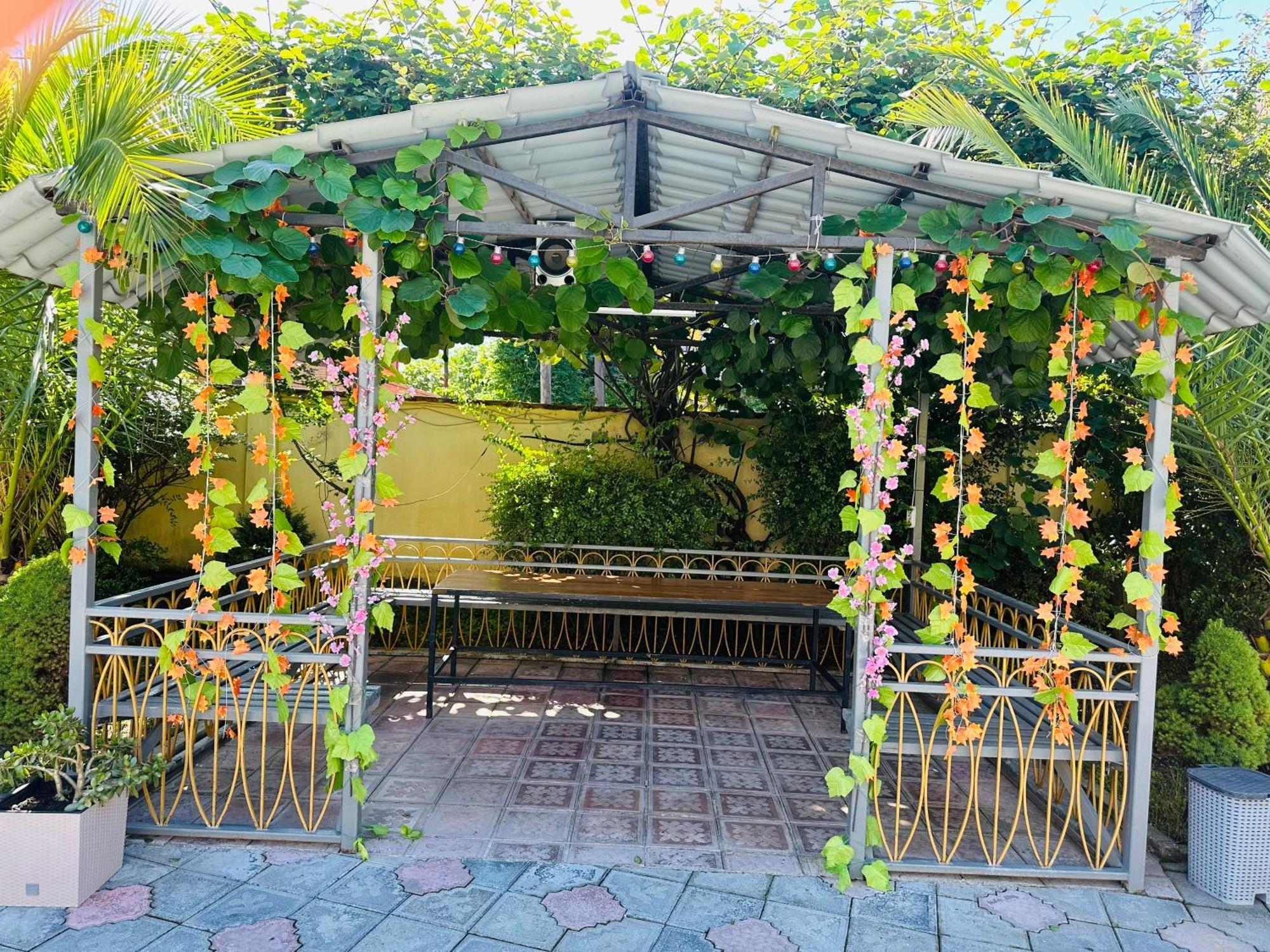 Hotel Buta Batumi Kültér fotó