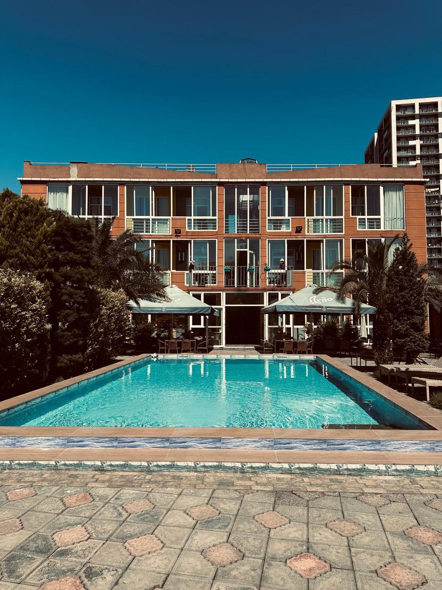 Hotel Buta Batumi Kültér fotó