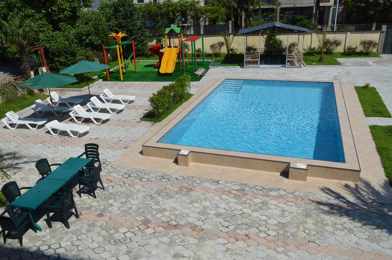 Hotel Buta Batumi Kültér fotó